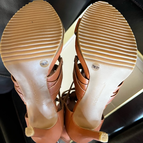 BCBG Generation brown strappy sandal - Picture 3 of 5